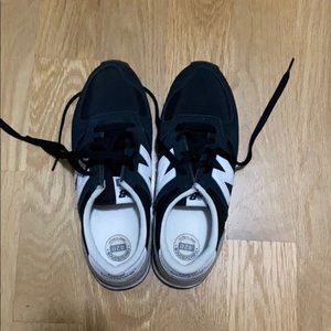 Like new New Balance 420 size 8 black